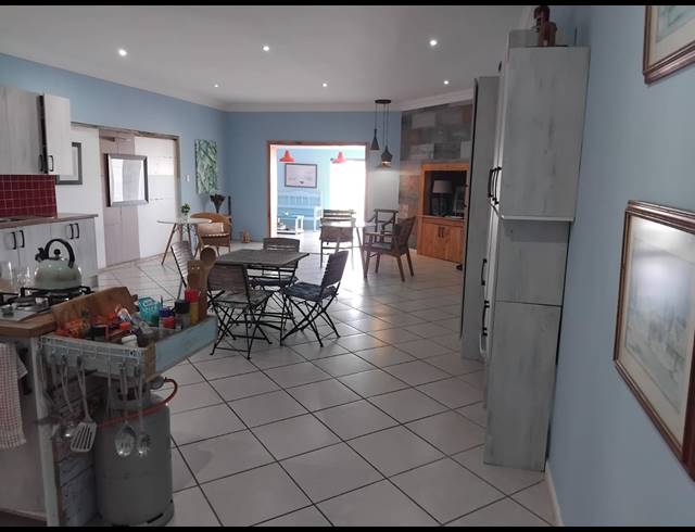 9 BEDROOM HOUSE FOR SALE IN COUNTRY CLUB